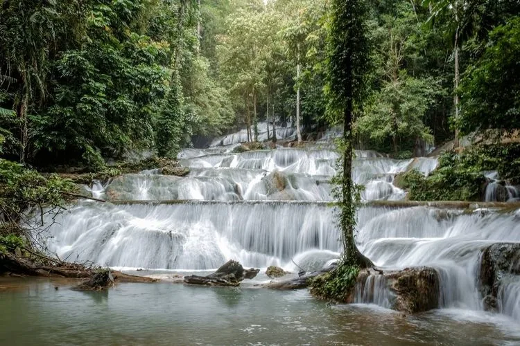 Air Terjun Moramo