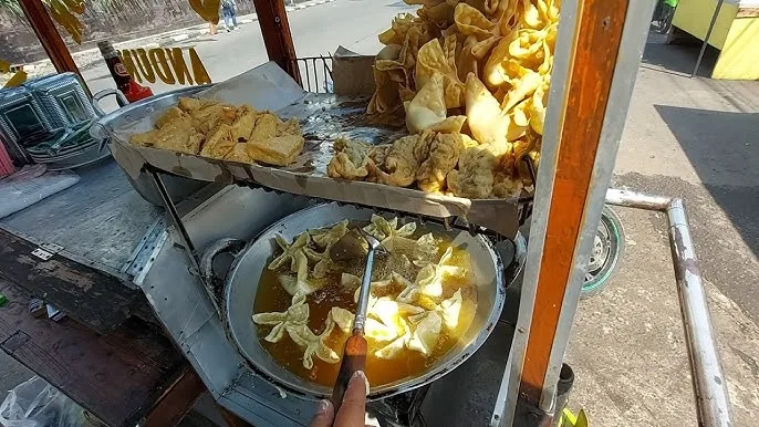 batagor street food indonesia